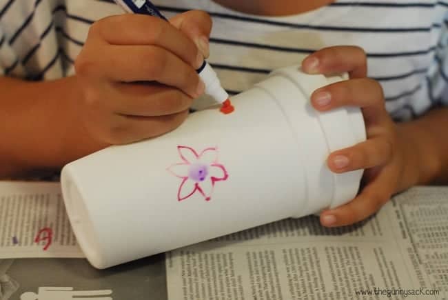 draw flower on coffee carafe